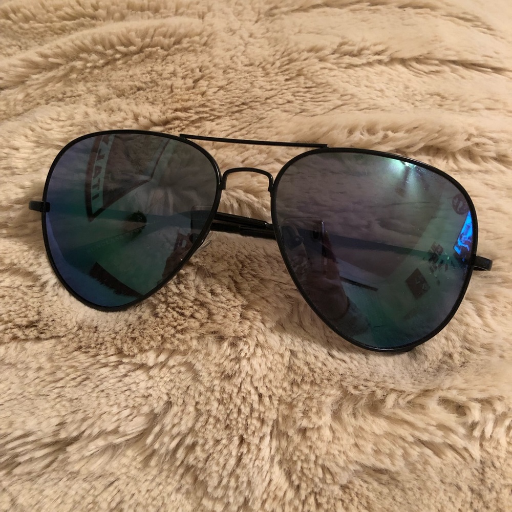 Reflective blue aviators